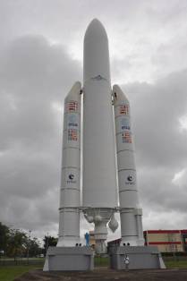 Réplica do foguete Ariane V, no Centro Espacial em Kourou - Guiana  Francesa